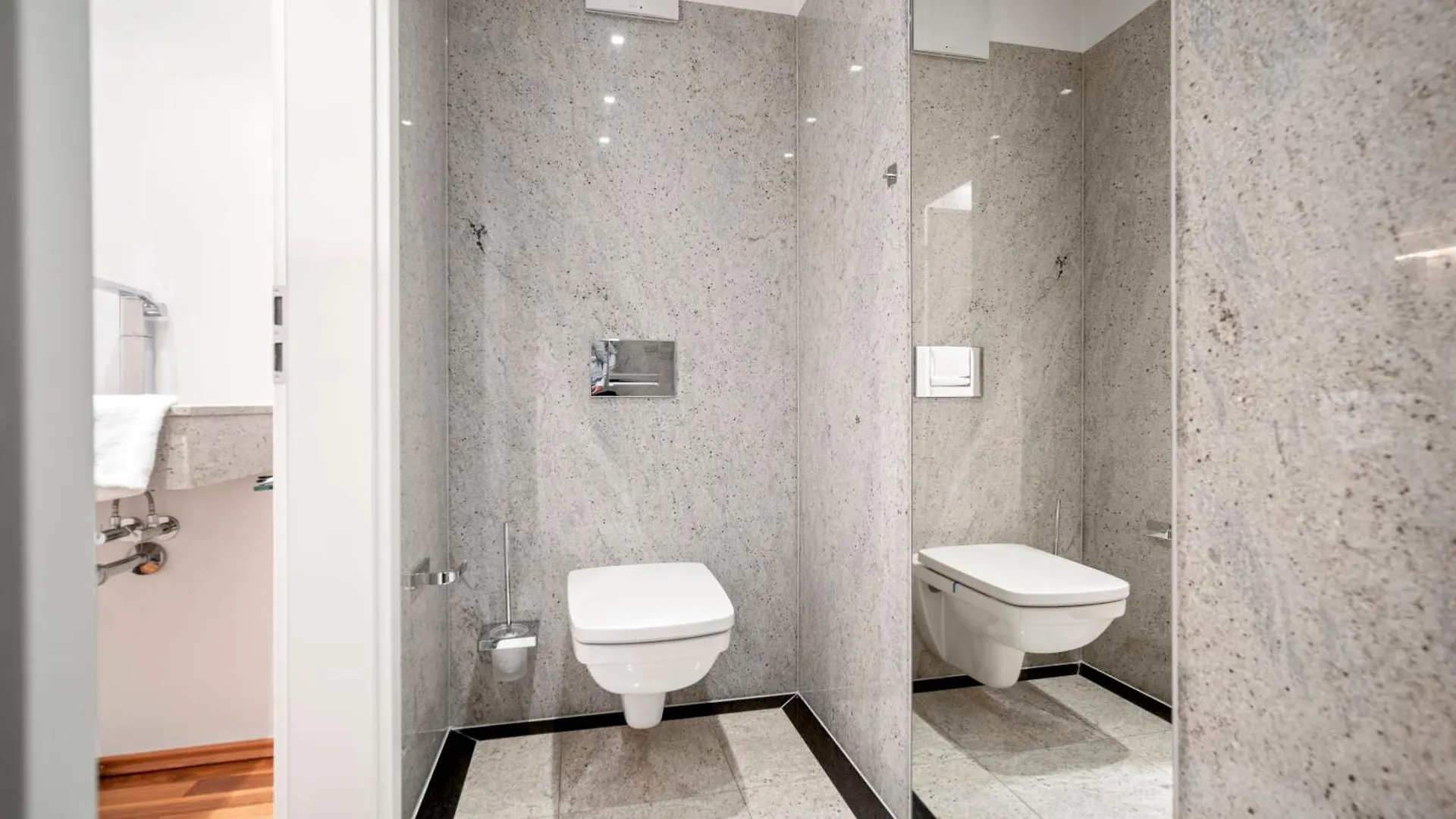 Munich Most Central Holiday Apartment 90M2 - 969 Sq Ft Of Luxury 0*,  Niemcy