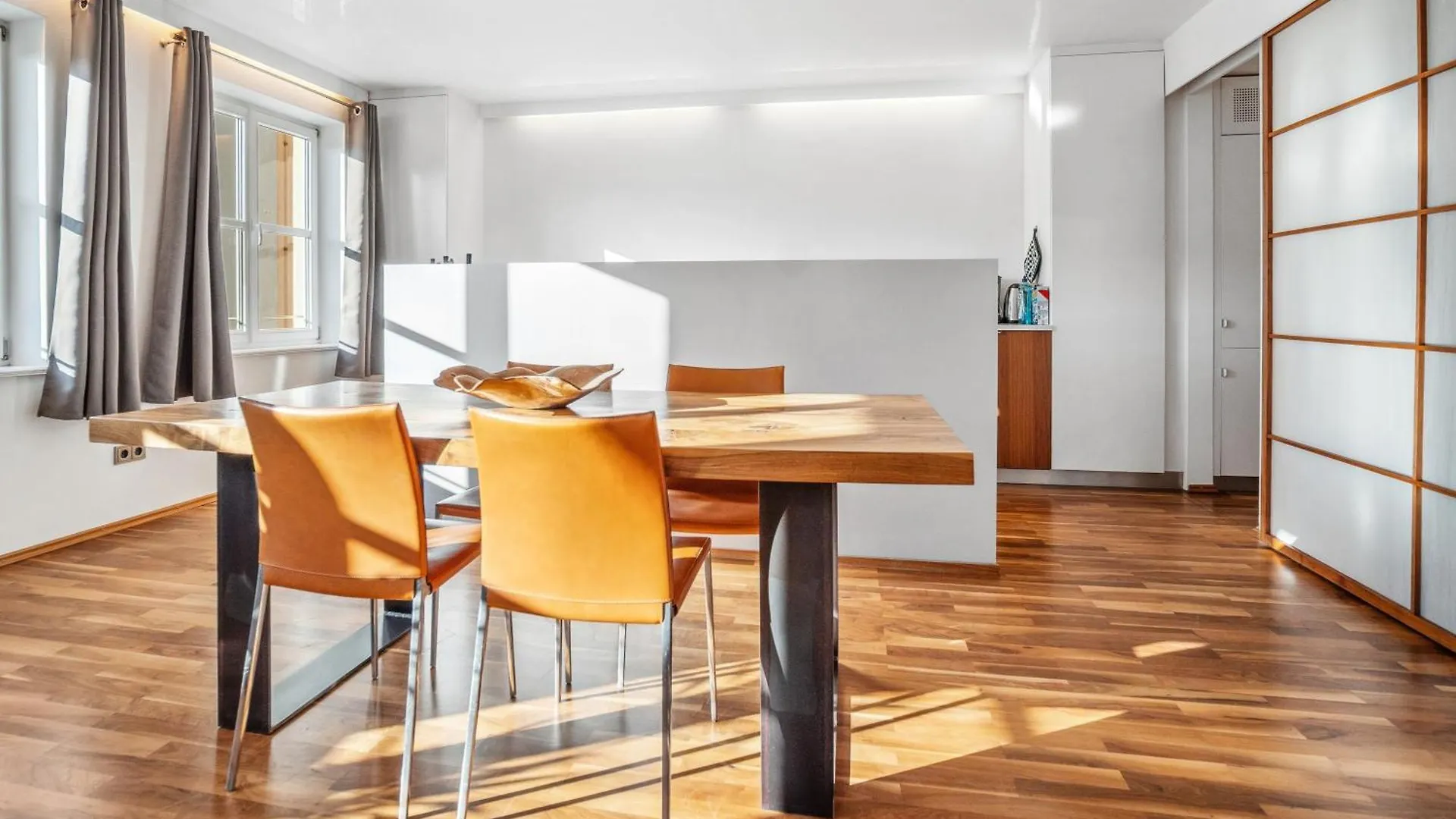 Munich Most Central Holiday Apartment 90M2 - 969 Sq Ft Of Luxury