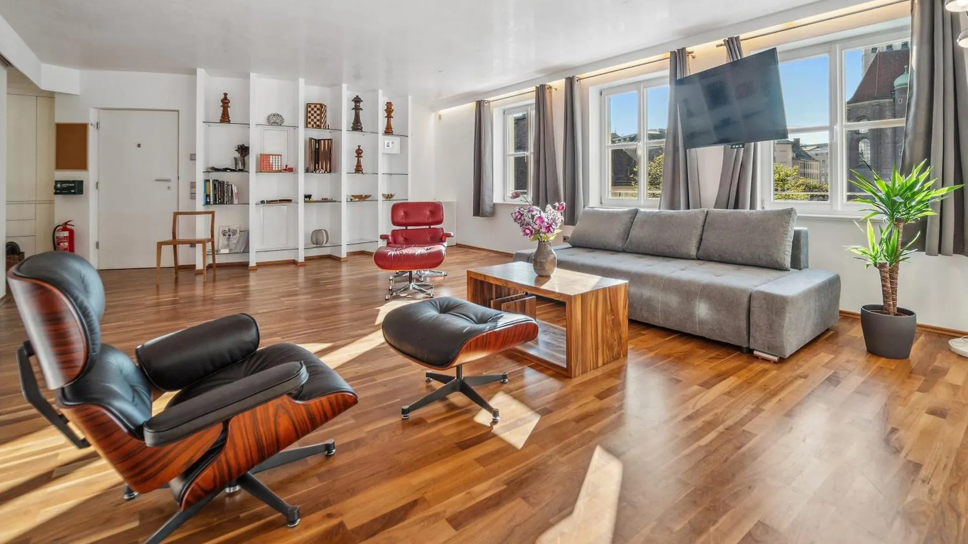 Munich Most Central Holiday Apartment 90M2 - 969 Sq Ft Of Luxury