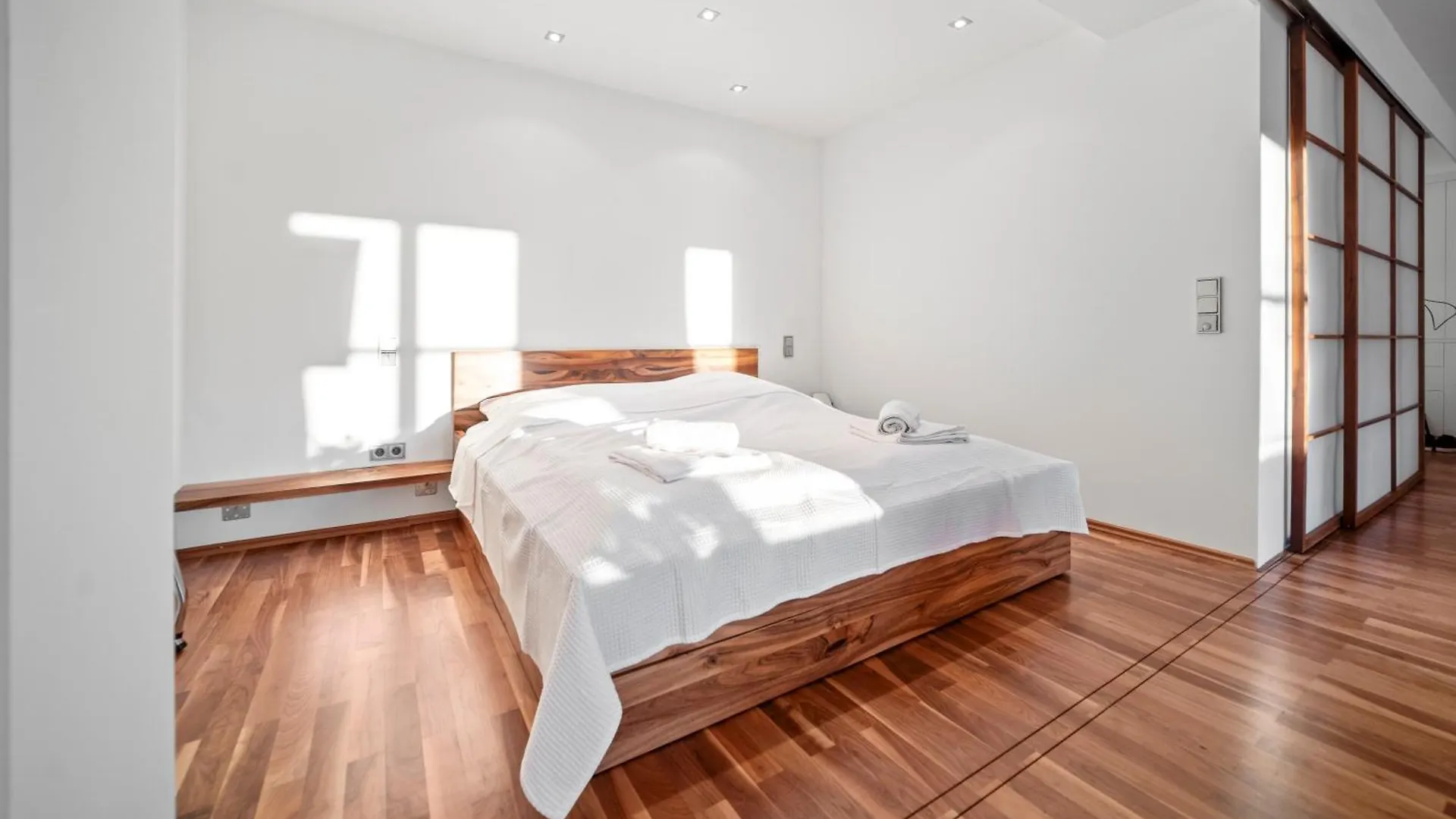 Munich Most Central Holiday Apartment 90M2 - 969 Sq Ft Of Luxury Germania