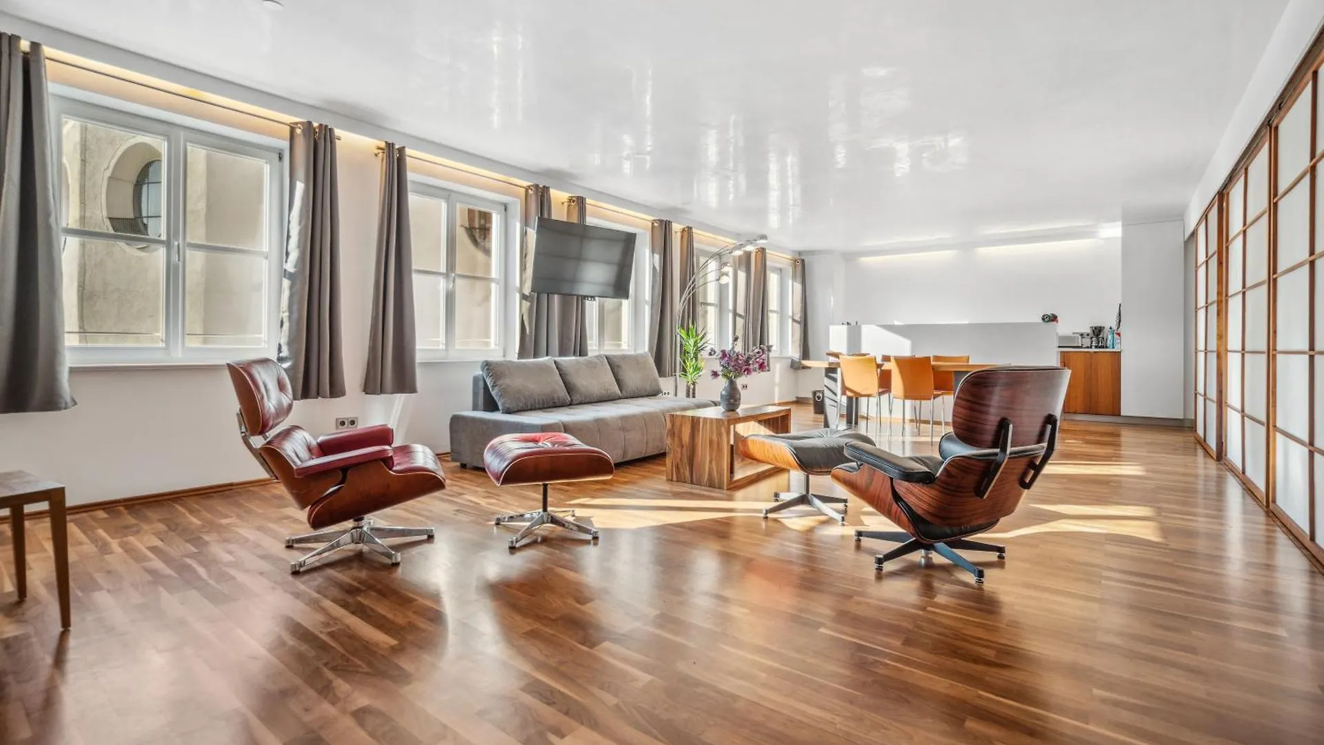 Munich Most Central Holiday Apartment 90M2 - 969 Sq Ft Of Luxury