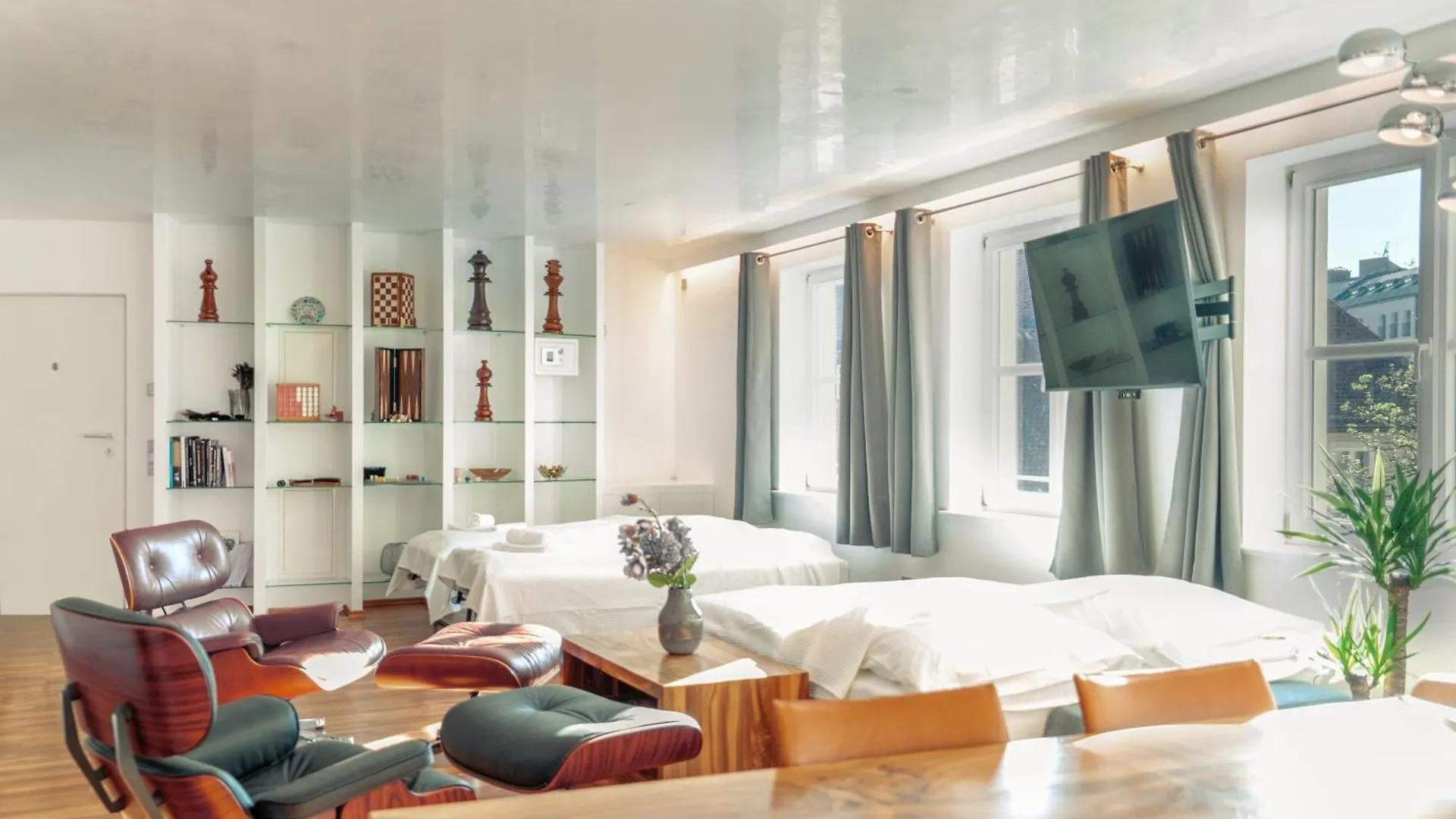 Munich Most Central Holiday Apartment 90M2 - 969 Sq Ft Of Luxury 0*,  Germania